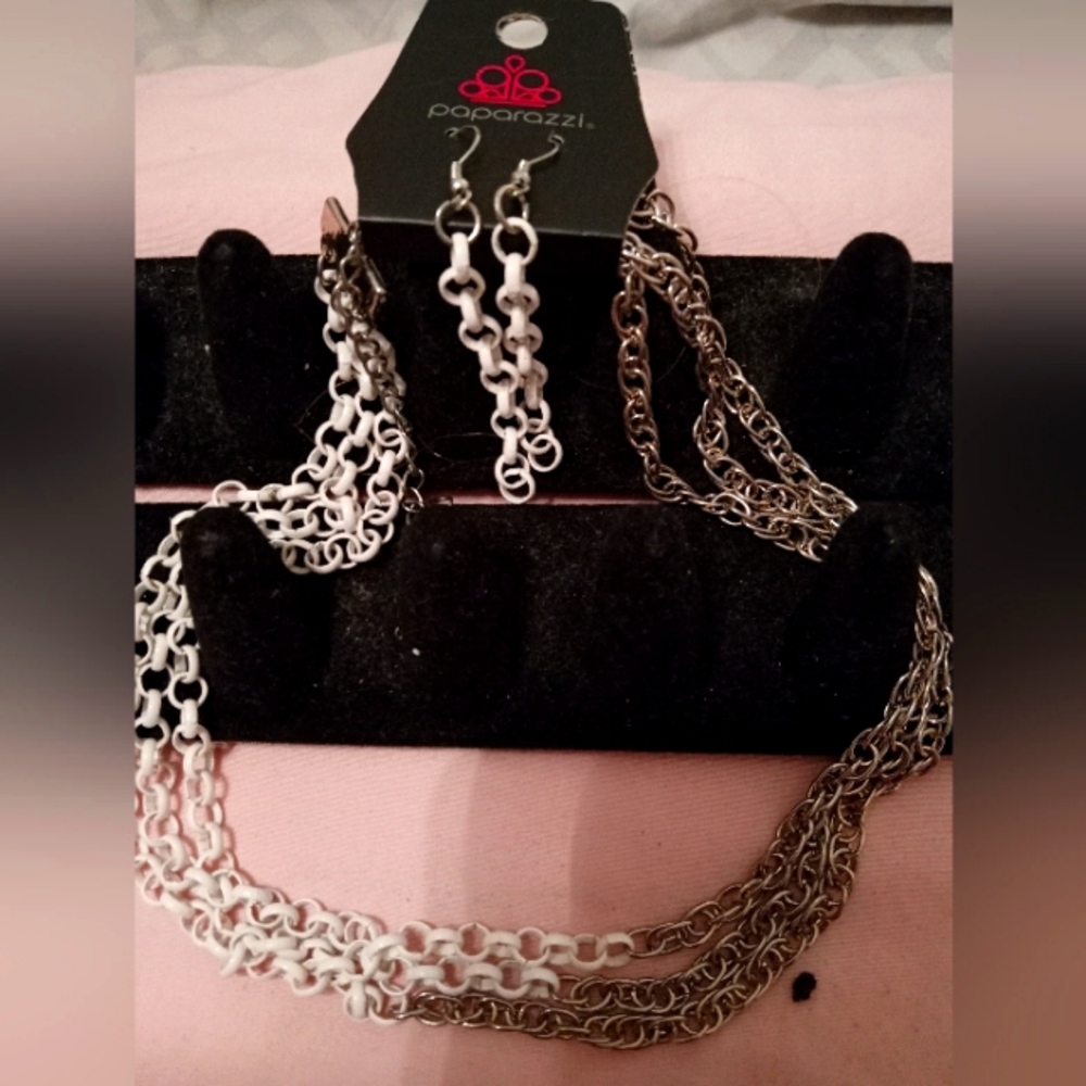 Paparazzi jewelry set brand-new necklace earrings